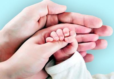 فاصله ازدواج تا فرزندآوری در ایران؛ ۶ سال | بعد از ۳۰ سالگی چه بر سر باروری زنان می‌آید؟