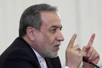 هشدار دوباره عراقچی: اگر می‌خواهید در امان باشید بهتر است منطقه ما را ترک کنید