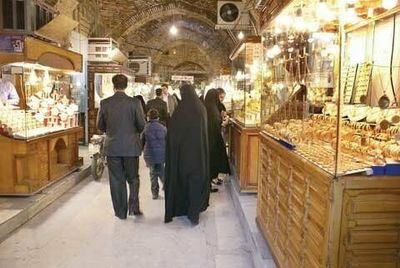 پیش‌بینی یک اقتصاددان درباره قیمت طلا، سکه، ارز و خودرو تا پایان سال/ چرا مدیریت بازار طلا و ارز در خردادماه آسان‌تر است؟